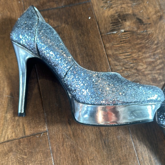 Guess silver sparkle stiletto round toe platform size 7.5 dressy shoes - Picture 5 of 6